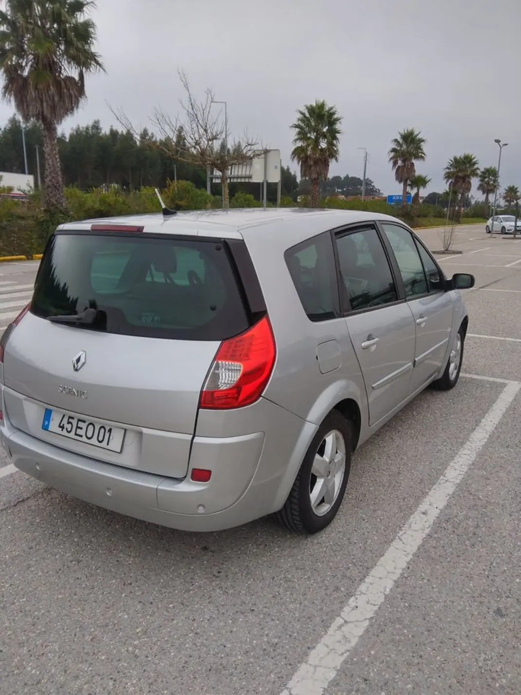 Renault Grand Scénic 2007 - 2750 EUR, 392 km - AUTO.MOTO.pt - 392km - foto 4 de 8