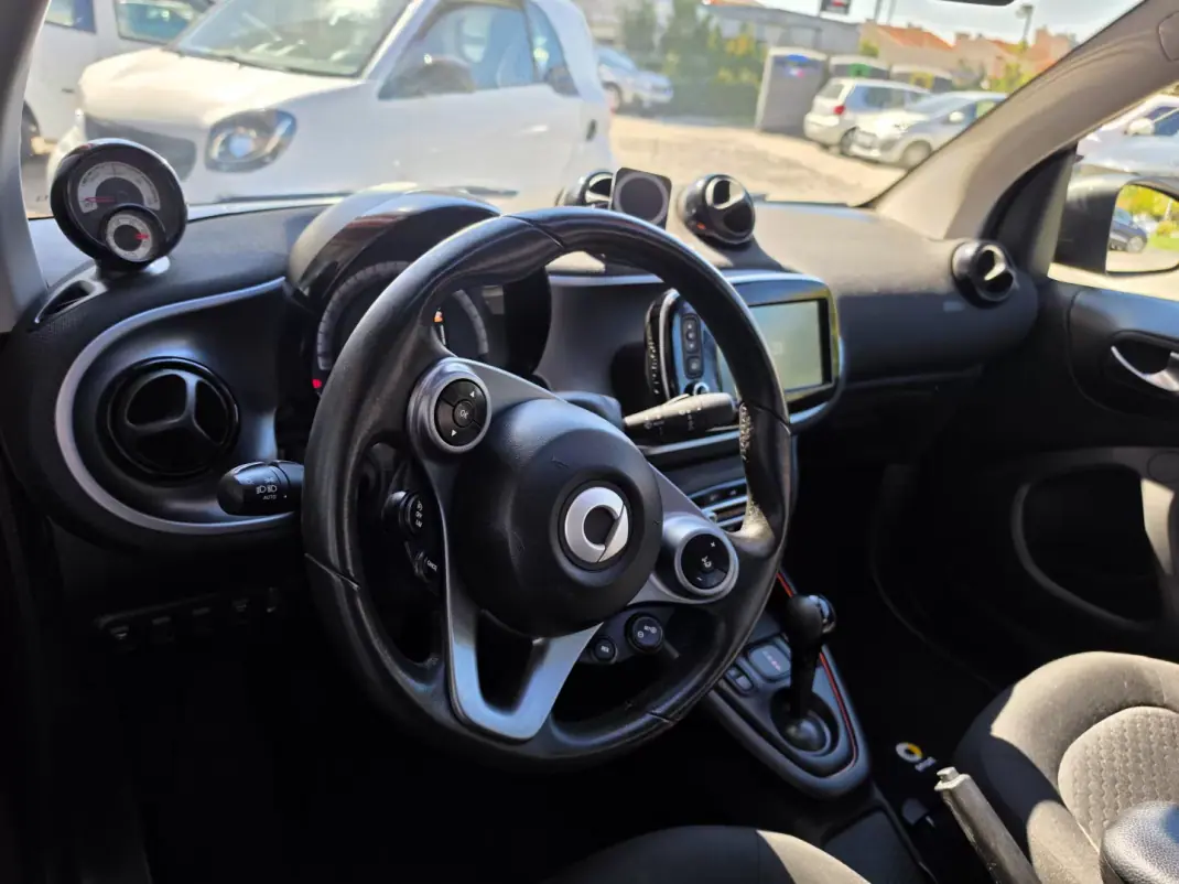 Smart ForTwo 2020 - 13750 EUR, 69200 km - 69200km - foto 7 de 11