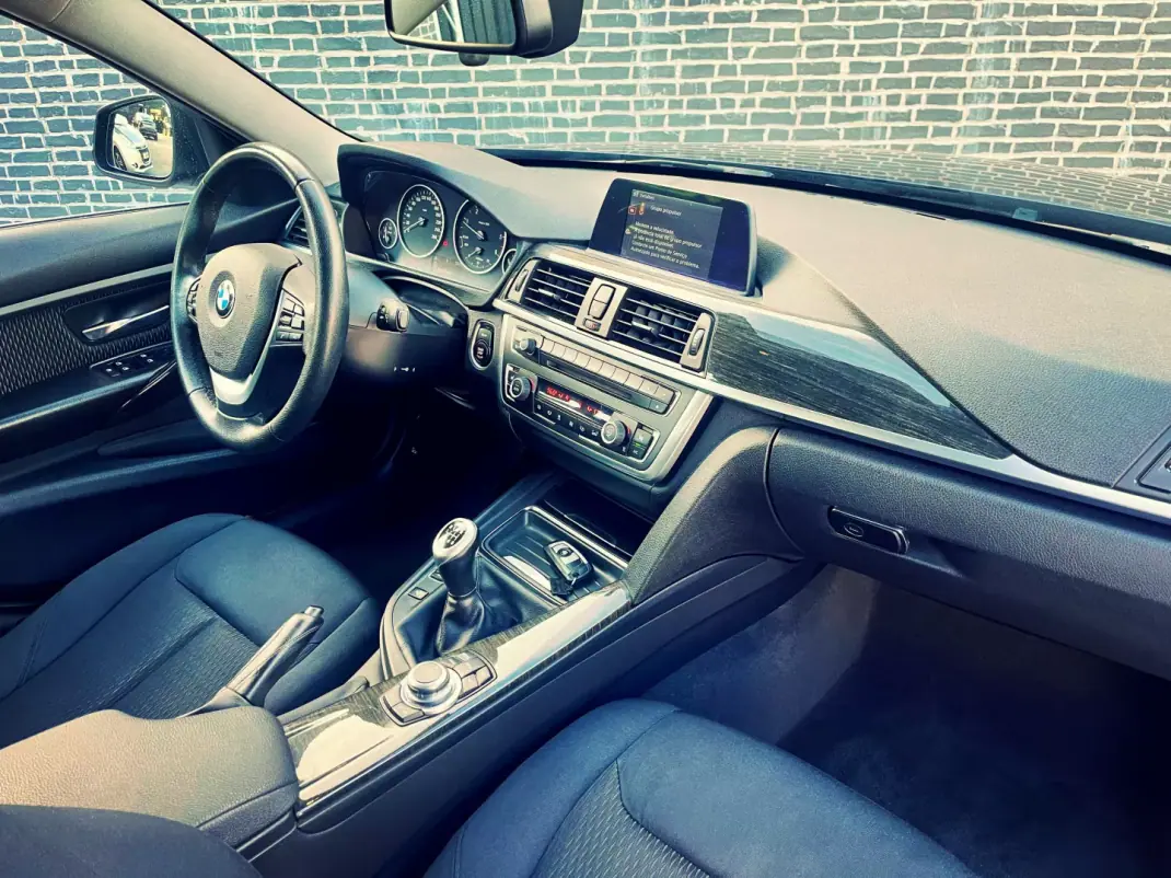 BMW 318 2014 - 14900 EUR, 127000 km - AUTO.MOTO.pt - 127000km - foto 2 de 17