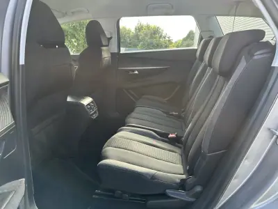 Peugeot 5008 2017 - 14900 EUR, 200000 km - AUTO.MOTO.pt - 200000km - foto 54 de 63