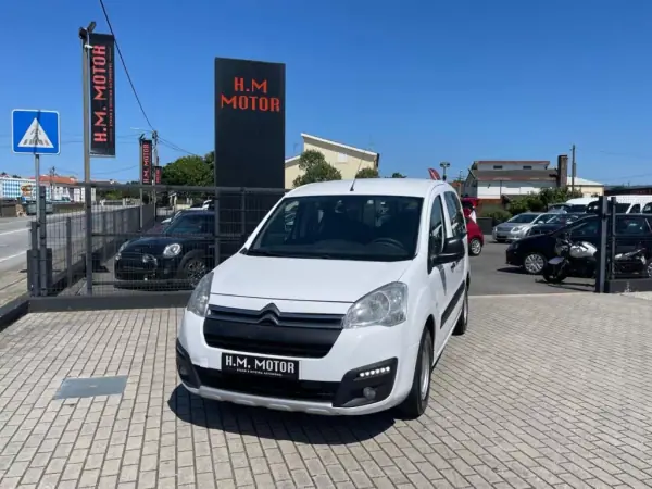 Citroën Berlingo 2017 - 9900 EUR, 312000 km - AUTO.MOTO.pt - 312000km - foto 3 de 14
