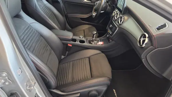 Mercedes-Benz GLA 180 2018 - 24900 EUR, 41570 km - 41570km - foto 49 de 52