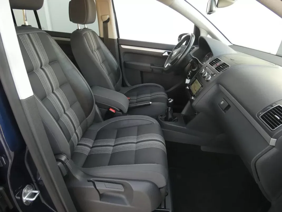 Volkswagen Touran 2012 - 16999 EUR, 182000 km - AUTO.MOTO.pt - 182000km - foto 10 de 28