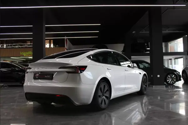 Tesla Model 3 2023 — photo 2 of 24