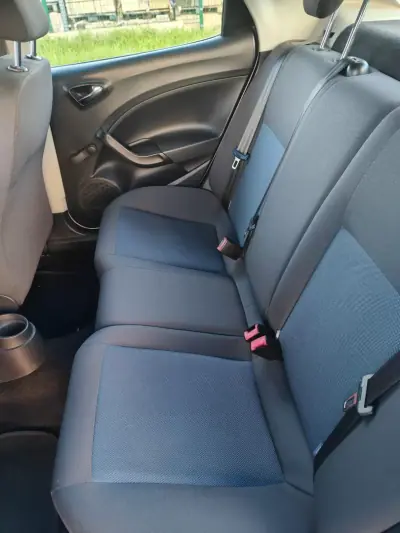 SEAT Ibiza 2015 - 7990 EUR, 159000 km - AUTO.MOTO.pt - 159000km - foto 13 de 13