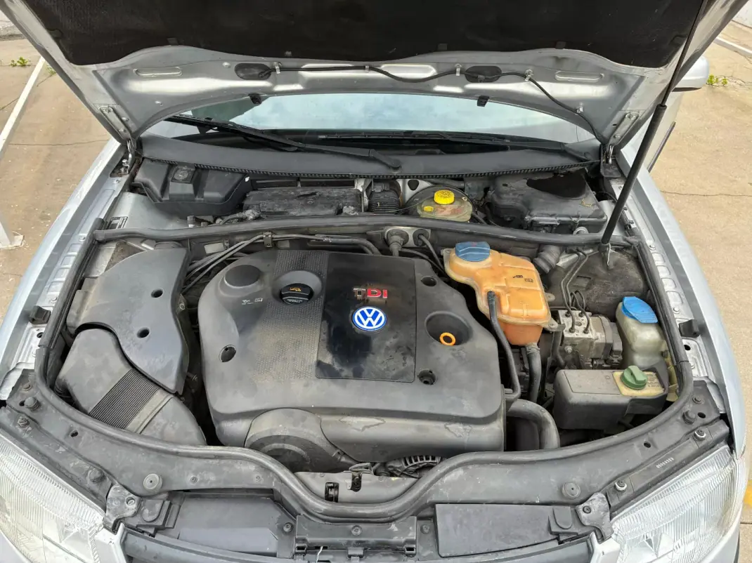 Volkswagen Passat Variant 2000 - 1999 EUR, 500000 km - AUTO.MOTO.pt - 500000km - foto 11 de 20