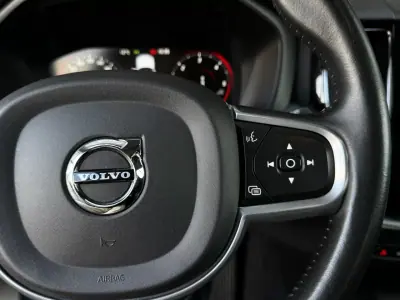 Volvo XC 60 2021 - 31990 EUR, 140750 km - AUTO.MOTO.pt - 140750km - foto 23 de 34