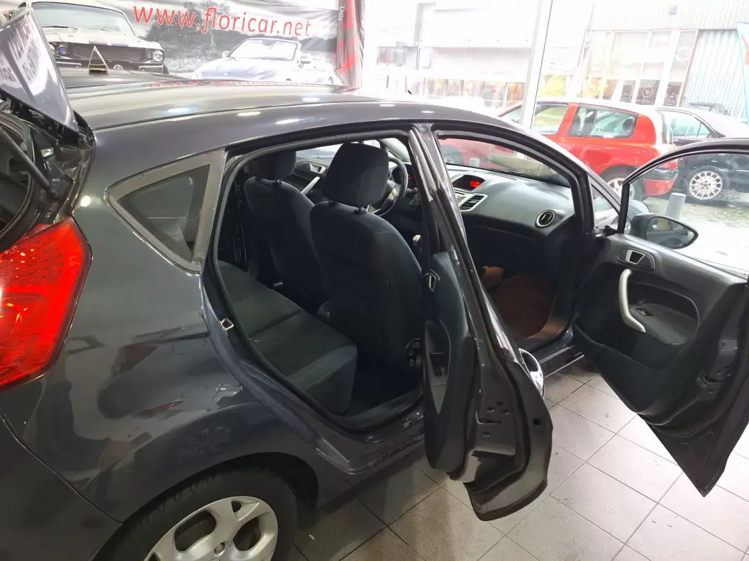 Ford Fiesta 2012 - 6900 EUR, 163718 km - AUTO.MOTO.pt - 163718km - foto 9 de 24