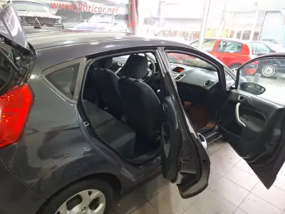 Ford Fiesta 2012 - 6900 EUR, 163718 km - AUTO.MOTO.pt - 163718km - foto 9 de 24