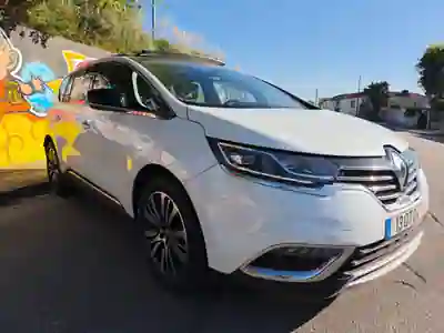 Renault Espace 2016 - 16450 EUR, 171955 km - AUTO.MOTO.pt - 171955km - foto 27 de 31