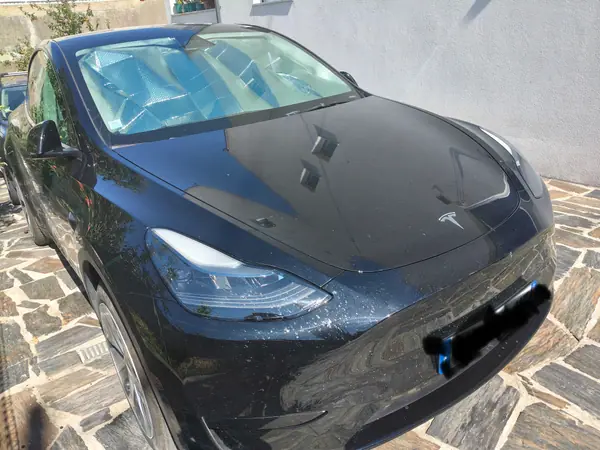 Tesla Model Y 2023 - 28500 EUR, 158000 km - AUTO.MOTO.pt - 158000km - foto 3 de 9
