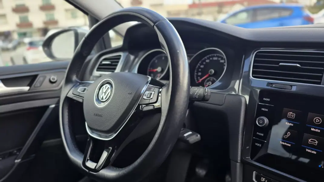 Volkswagen Golf Variant 2017 - 15450 EUR, 192145 km - AUTO.MOTO.pt - 192145km - foto 13 de 18