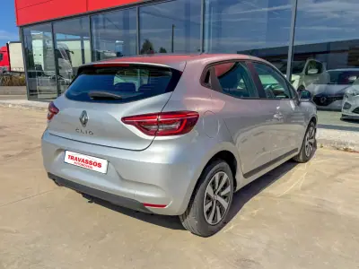 Renault Clio 2023 - 13490 EUR, 84035 km - foto 5 de 6