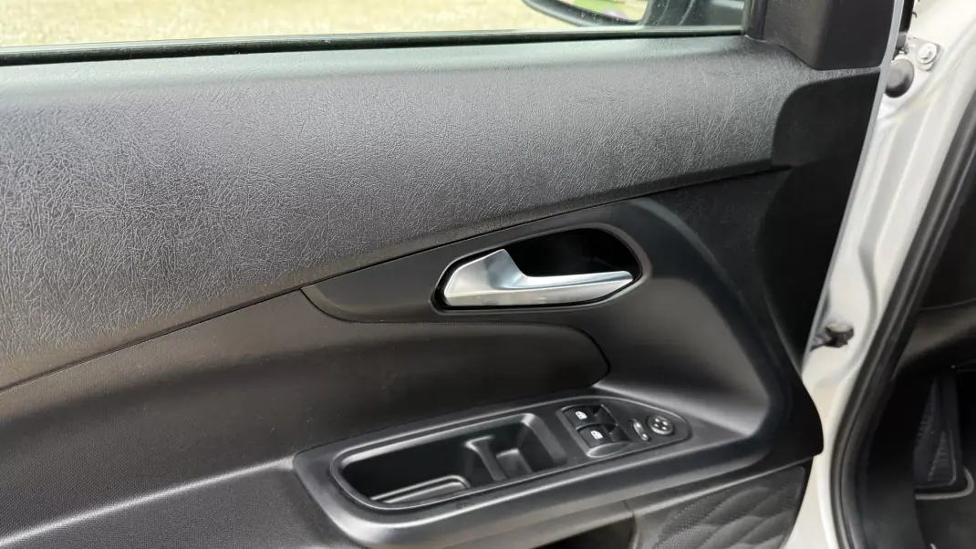 Fiat Tipo Station Wagon 2019 - 12750 EUR, 75000 km - AUTO.MOTO.pt - 75000km - foto 14 de 32