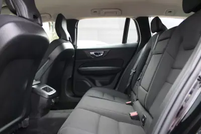 Volvo V60 2021 - 24990 EUR, 154000 km - AUTO.MOTO.pt - 154000km - foto 15 de 30