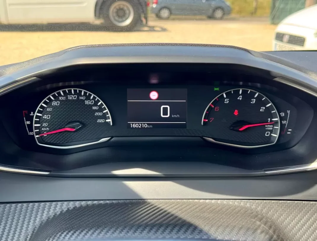 Peugeot 208 2022 - 14890 EUR, 160119 km - AUTO.MOTO.pt - 160119km - foto 12 de 17