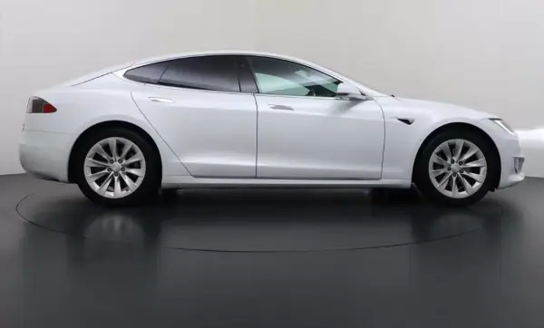 Tesla Model S 2018 - 25900 EUR, 240392 km - AUTO.MOTO.pt - 240392km - foto 6 de 37
