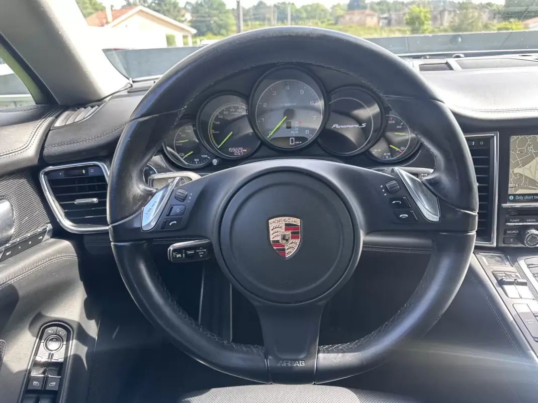 Porsche Panamera 2015 - 35000 EUR, 159000 km - AUTO.MOTO.pt - 159000km - foto 56 de 67