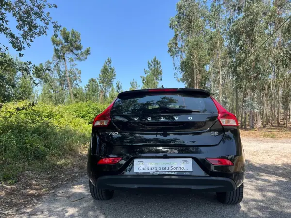 Volvo V40 2017 - 15900 EUR, 120000 km - AUTO.MOTO.pt - 120000km - foto 17 de 39
