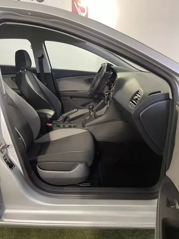 SEAT Leon 2013 - 8500 EUR, 258000 km - AUTO.MOTO.pt - 258000km - foto 18 de 27