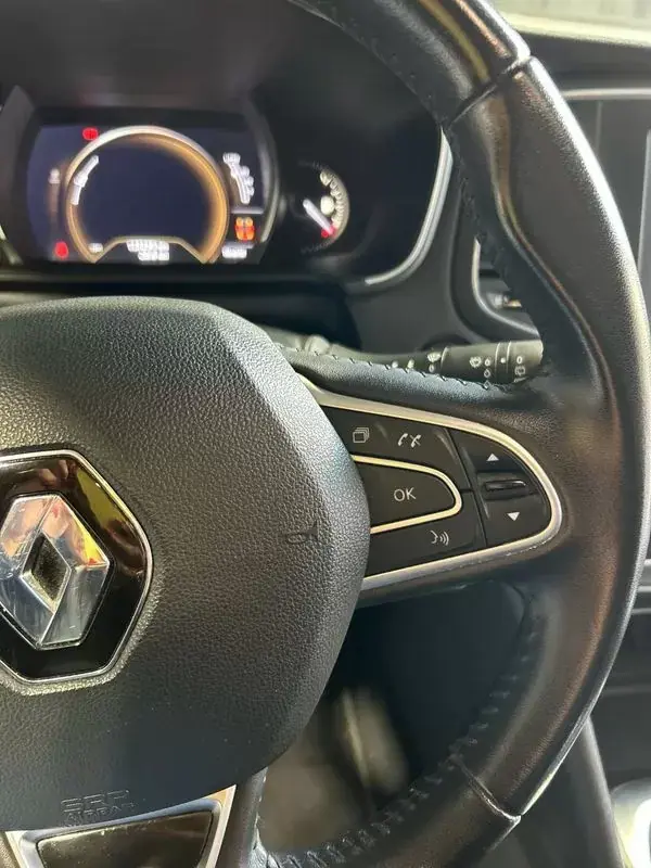 Renault Mégane 2019 - 14250 EUR, 135000 km - AUTO.MOTO.pt - 135000km - foto 18 de 36