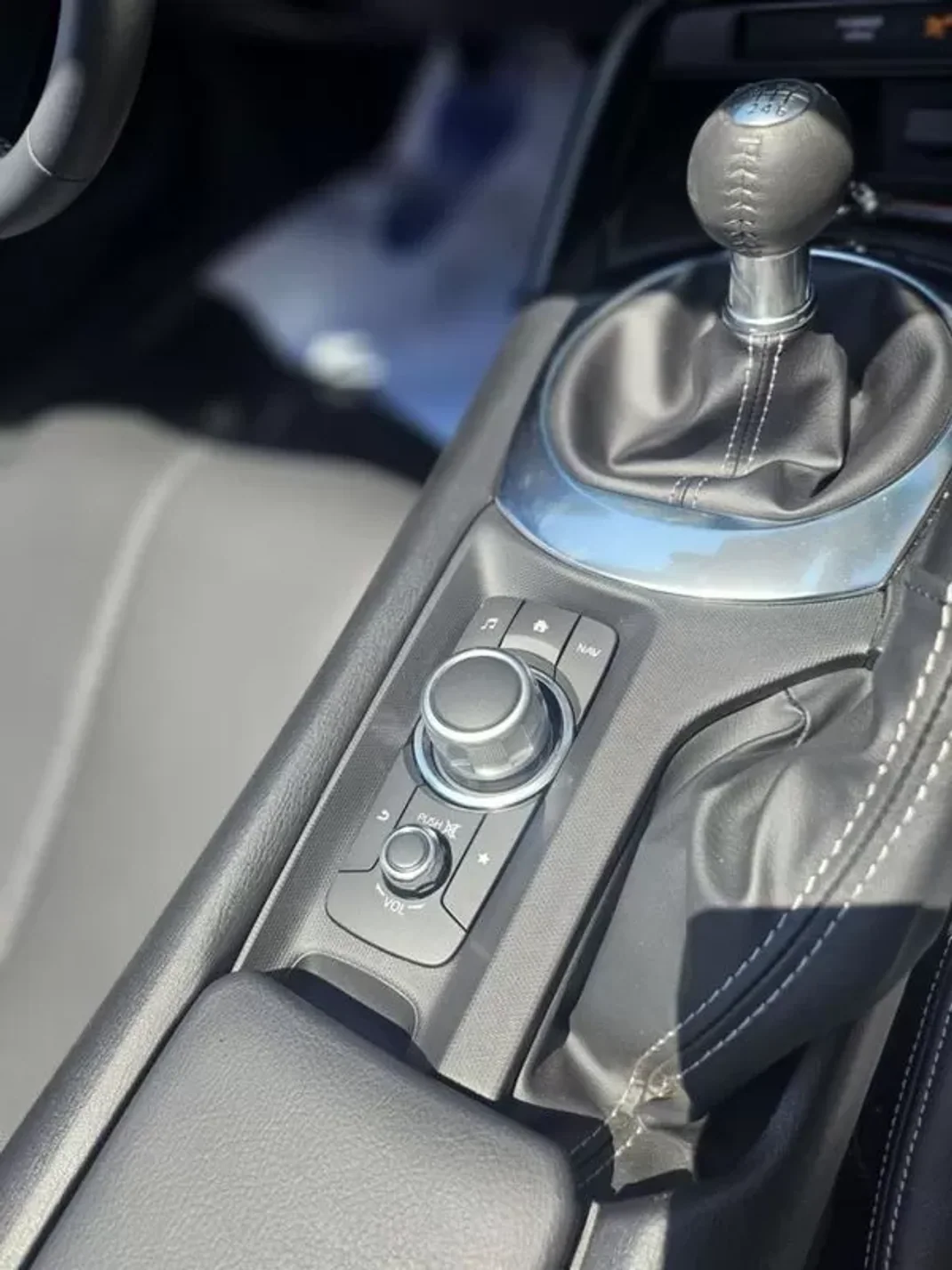 Mazda MX-5 2022 - 31480 EUR, 2900 km - AUTO.MOTO.pt - 2900km - foto 13 de 19