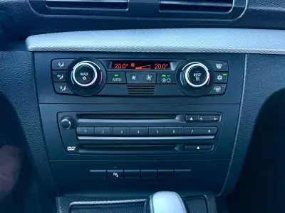 BMW 120 2009 - 11900 EUR, 205000 km - AUTO.MOTO.pt - 205000km - foto 13 de 23