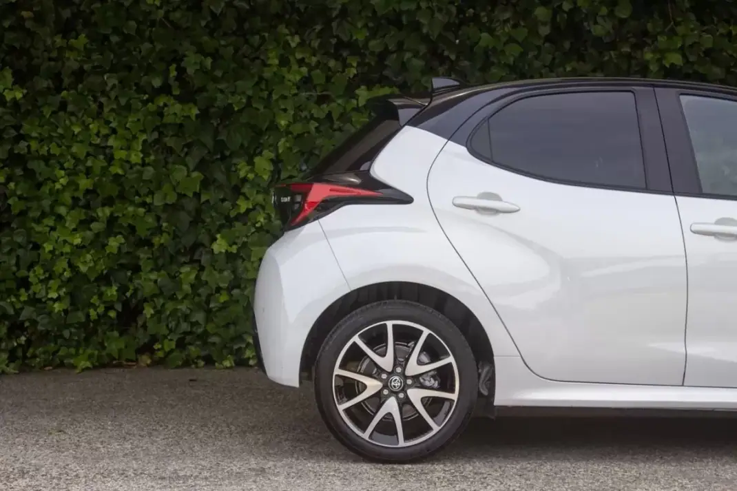 Toyota Yaris 2021 - 22900 EUR, 16000 km - AUTO.MOTO.pt - 16000km - foto 4 de 17