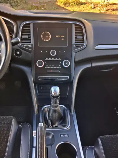 Renault Mégane Sport Tourer 2017 - 11500 EUR, 150000 km - AUTO.MOTO.pt - 150000km - foto 12 de 20