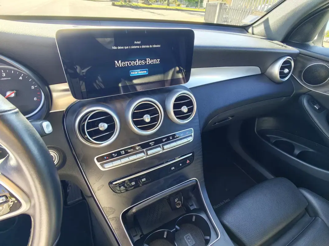 Mercedes-Benz GLC 300 2020 - 43500 EUR, 143000 km - AUTO.MOTO.pt - 143000km - foto 23 de 32