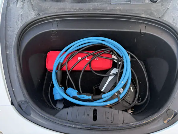 Tesla Model 3 2019 - 24000 EUR, 154000 km - AUTO.MOTO.pt - 154000km - foto 8 de 8