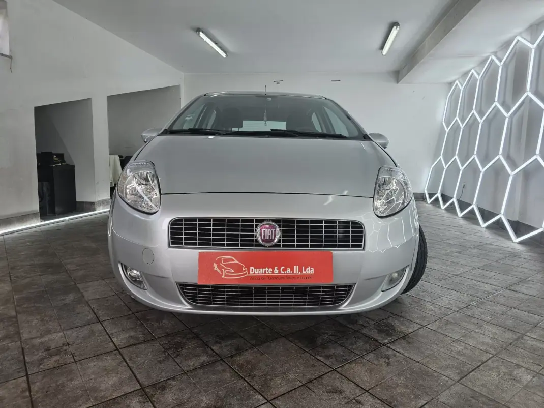 Fiat Grande Punto 2010 - 6000 EUR, 161462 km - AUTO.MOTO.pt - 161462km - foto 4 de 35