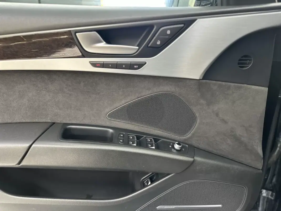 Audi A8 2016 - 39000 EUR, 170000 km - AUTO.MOTO.pt - 170000km - foto 51 de 53