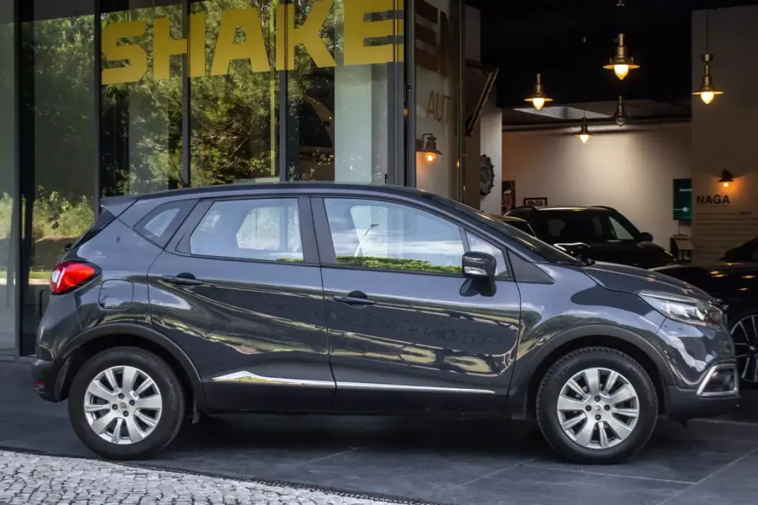 Renault Captur 2014 - 11890 EUR, 81739 km - AUTO.MOTO.pt - 81739km - foto 4 de 35