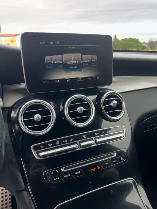 Mercedes-Benz GLC 250 2018 - 47000 EUR, 53761 km - AUTO.MOTO.pt - 53761km - foto 7 de 13