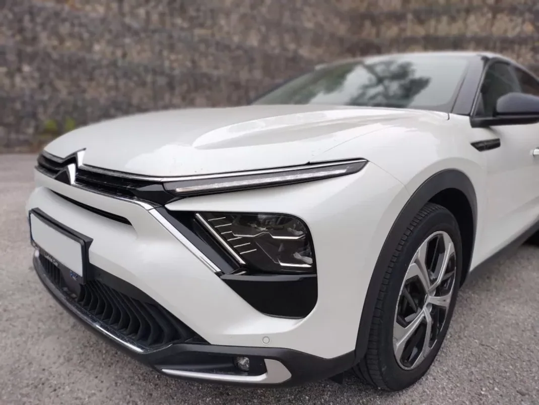 Citroën C5 X 2023 - 35000 EUR, 6500 km - AUTO.MOTO.pt - 6500km - foto 9 de 29