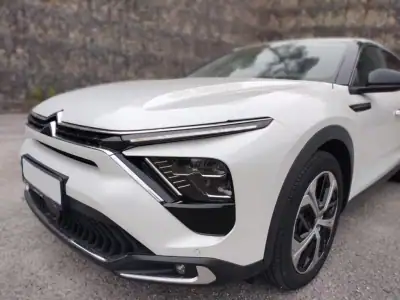 Citroën C5 X 2023 - 35000 EUR, 6500 km - AUTO.MOTO.pt - 6500km - foto 9 de 29