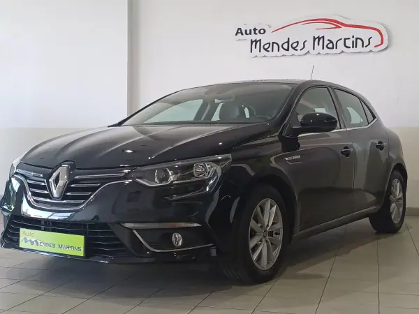 Renault Mégane 2016 - 16190 EUR, 93255 km - AUTO.MOTO.pt - 93255km - foto 2 de 11