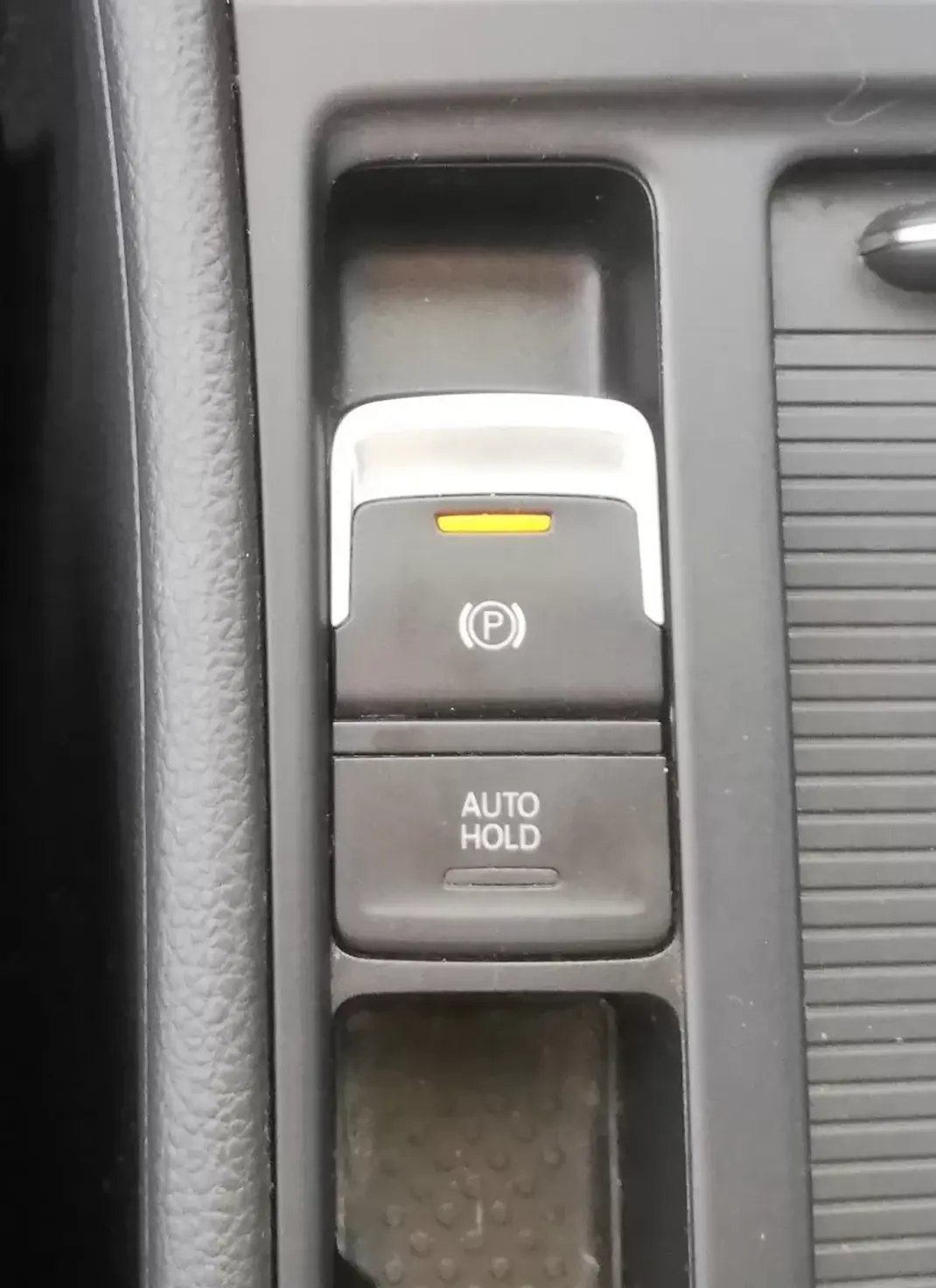 Volkswagen Golf 2013 - 11000 EUR, 240000 km - AUTO.MOTO.pt - 240000km - foto 18 de 21