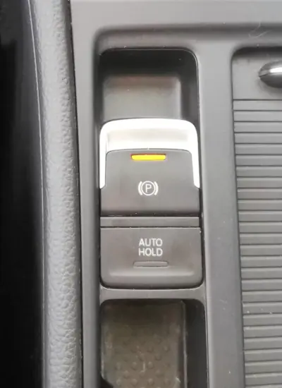 Volkswagen Golf 2013 - 11000 EUR, 240000 km - AUTO.MOTO.pt - 240000km - foto 18 de 21