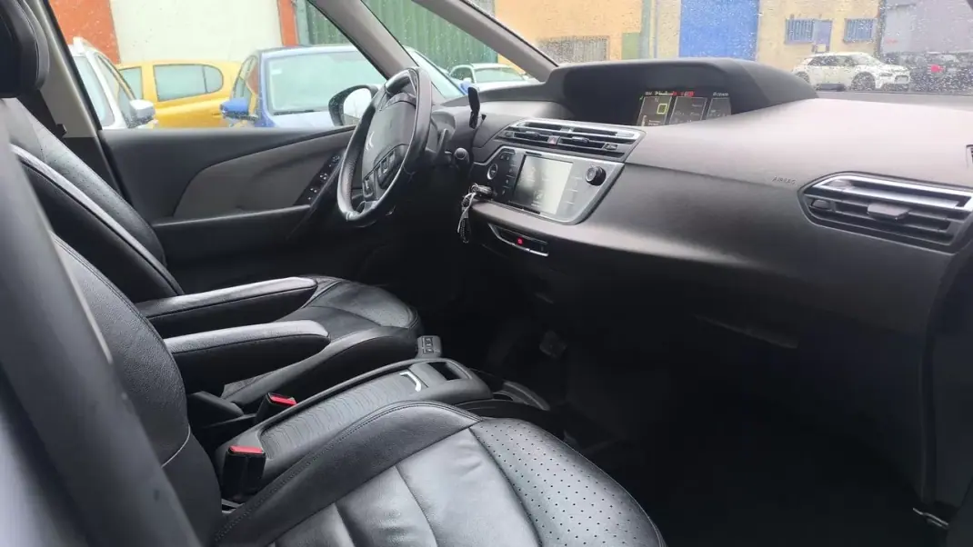 Citroën C4 Grand Picasso 2016 - 10900 EUR, 144000 km - AUTO.MOTO.pt - 144000km - foto 2 de 14