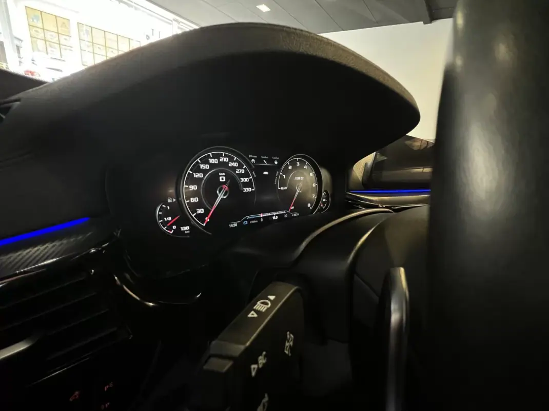 BMW M5 2019 - 87990 EUR, 80000 km - AUTO.MOTO.pt - 80000km - foto 35 de 59