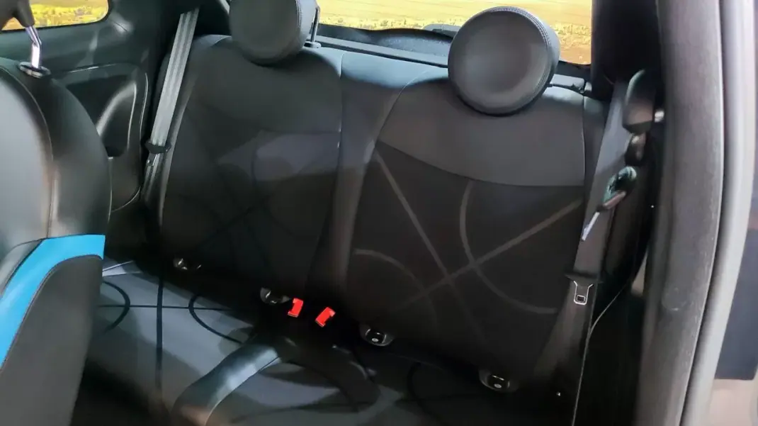 Fiat 500 2017 - 10999 EUR, 40000 km - AUTO.MOTO.pt - 40000km - foto 22 de 27