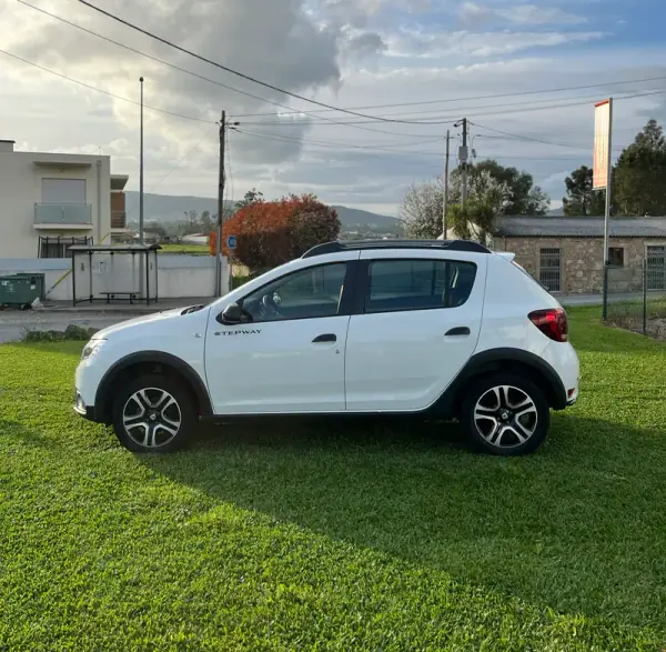 Dacia Sandero 2020 - 13400 EUR, 21890 km - AUTO.MOTO.pt - 21890km - foto 2 de 14