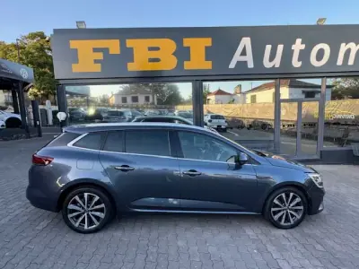 Renault Mégane Sport Tourer 2021 - 21000 EUR, 62000 km - AUTO.MOTO.pt - 62000km - foto 7 de 12