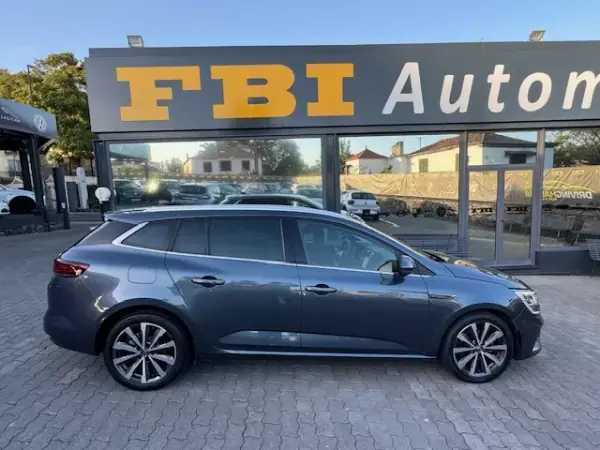 Renault Mégane Sport Tourer 2021 - 21000 EUR, 62000 km - AUTO.MOTO.pt - 62000km - foto 7 de 12
