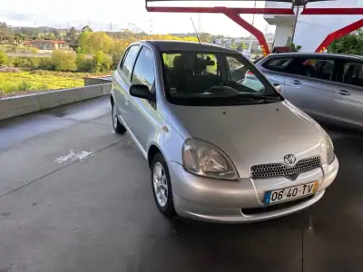 Toyota Yaris 2002 - 6750 EUR, 195843 km - AUTO.MOTO.pt - 195843km - foto 3 de 8