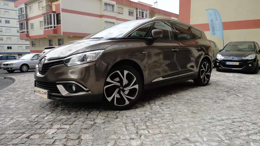 Renault Grand Scénic 2017 - 14950 EUR, 167821 km - AUTO.MOTO.pt - 167821km - foto 2 de 33