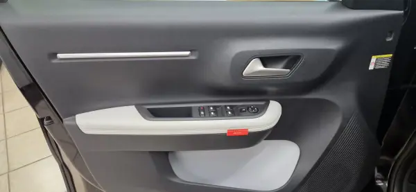 Citroën e-C3 2025 - 20490 EUR, 4801 km - AUTO.MOTO.pt - 4801km - foto 10 de 41