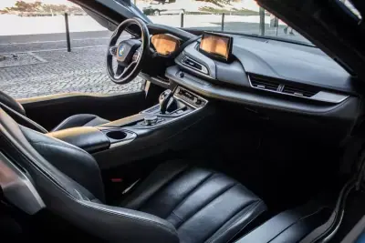 BMW i8 2016 - 61900 EUR, 93668 km - AUTO.MOTO.pt - 93668km - foto 29 de 45